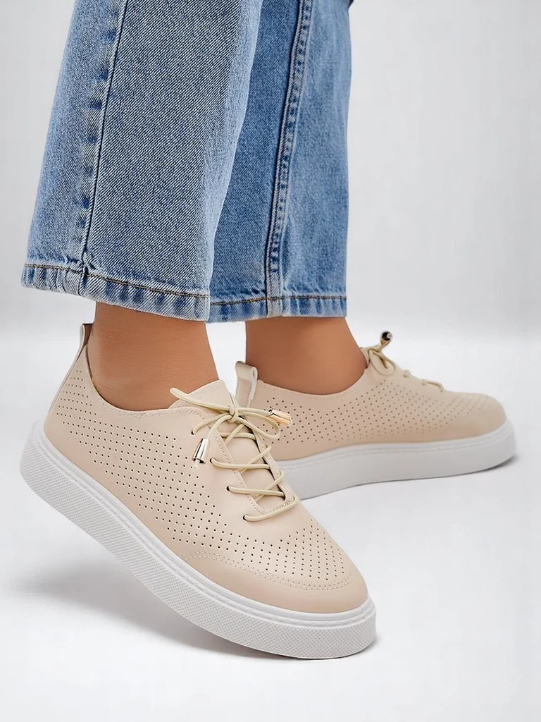 Royalfashion Naiste perforatsiooniga laced spordijalatsid Vaned