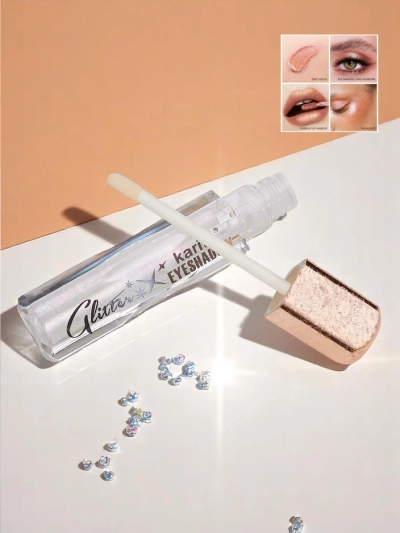 Shimmering liquid eyeshadow in color Pearl