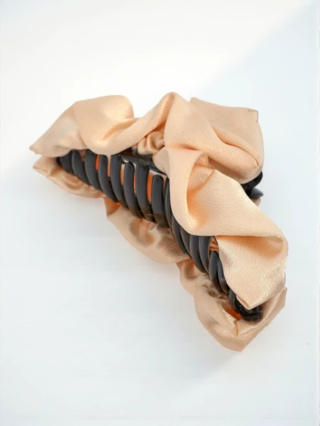 Royalfashion satiinkangast juuksenõel – elegantne klamber