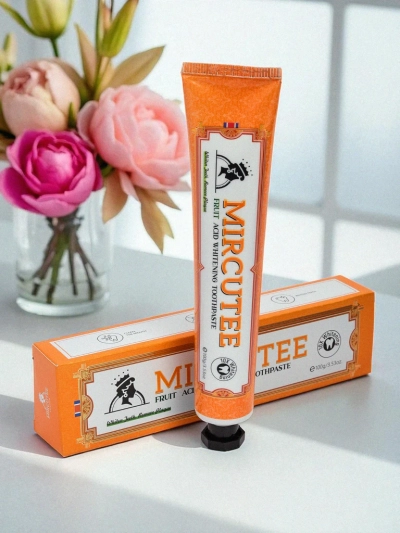 Whitening fruit-flavored toothpaste