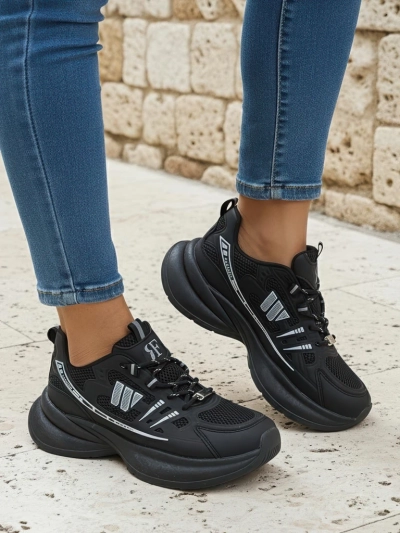 Спортивные женские туфли Royalfashion Hypatia черные на плоском каблуке 5 см