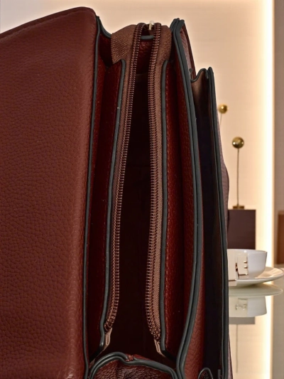 Väike naiste öko-nahast käekott Esmira