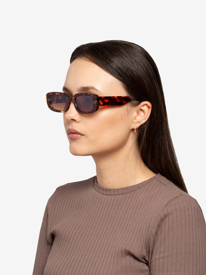 Royalfashion Vintage-style sunglasses