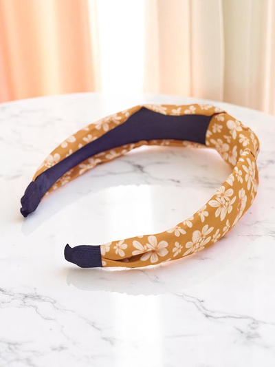 Royalfashion Hairband with braided floral pattern Florinda