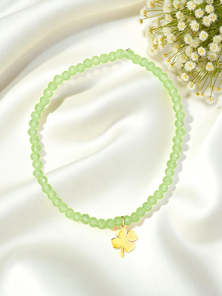 Royalfashion Women's bracelet with a clover charm