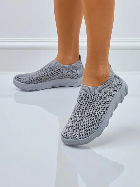Naiste hallid slip-on tossud Silvana – mugavad slip-on jalatsid linna jaoks