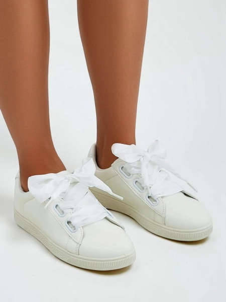 Женские эко-кожаные кроссовки Royalfashion с декоративными шнурками Etti