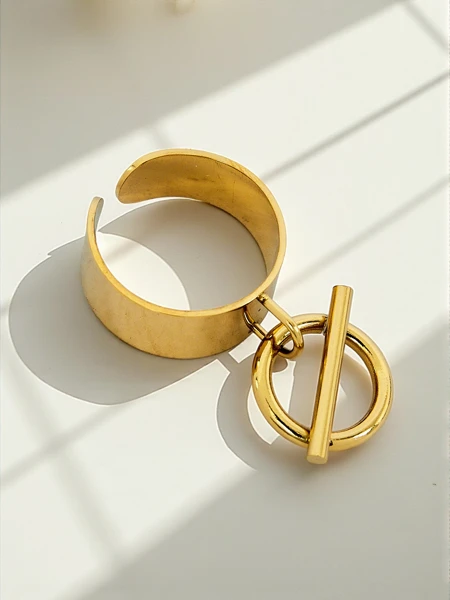 Dolce Vita käevõru dekoratiivsete amulettidega