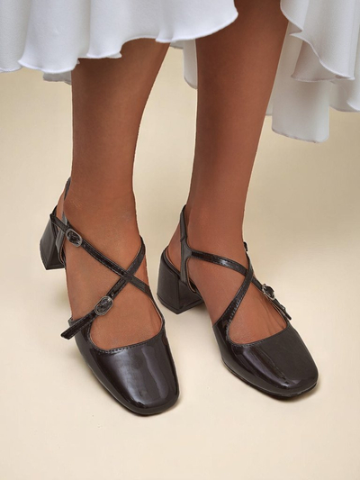 Royalfashion Женские туфли-лодочки на низком каблуке с декоративными ремешками Lollita