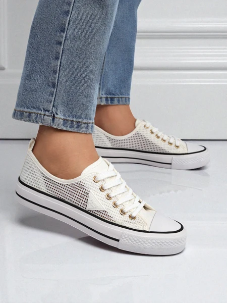 Royalfashion Naiste perforatsiooniga sneaksid Rebbse