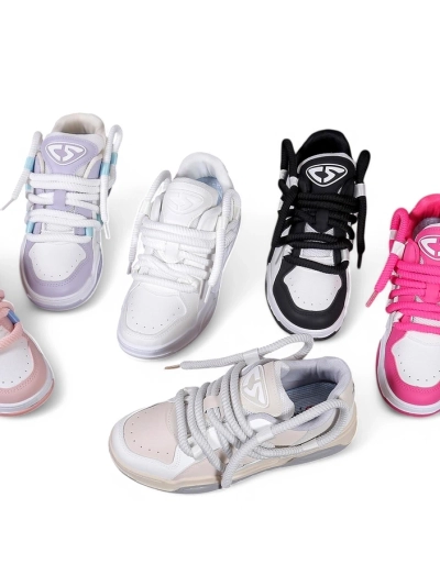 Royalfashion Naiste spordijalanõud dekoratiivsete lukkudega Clesiv