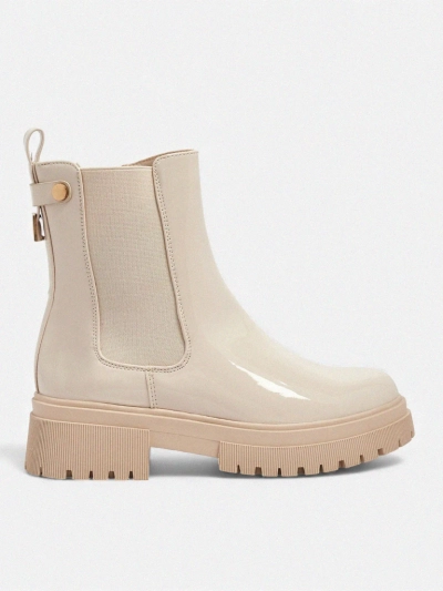 Lakitud kunstnahast naiste saapad Calebi