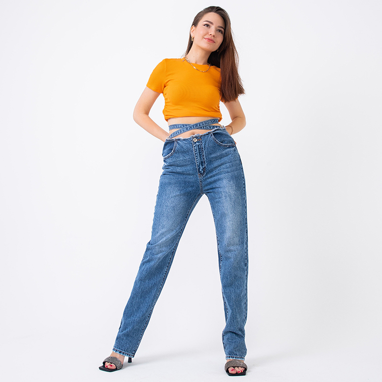 Blue boyfriend jeans with decorative belt for women - Clothing