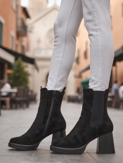 Royalfashion Women's ankle boots with a block heel Miezo