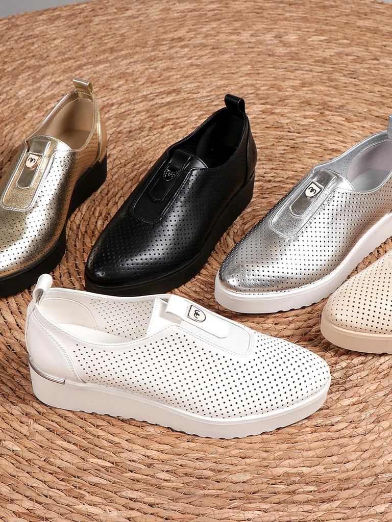 Royalfashion Slip-on naiste perforatsiooni kingad Goffies