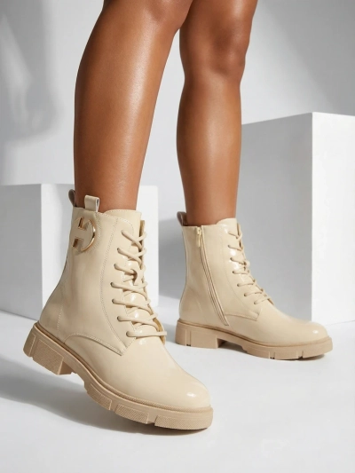 Lakitud paeltega naiste poolsaapad Kalen