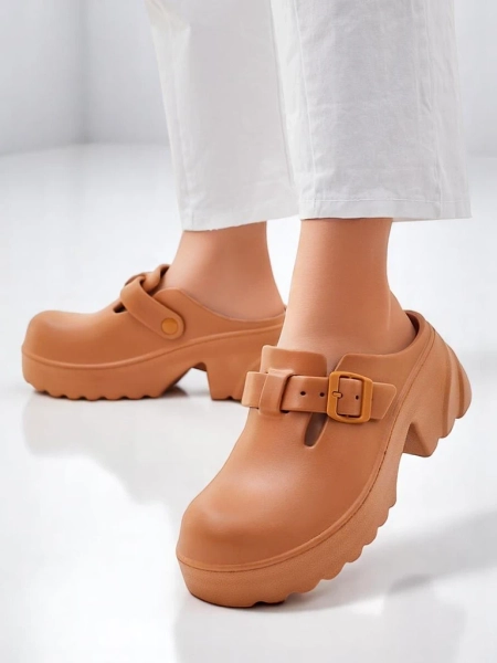 Royalfashion Naiste kummist kontsaga sandaalid Voxones