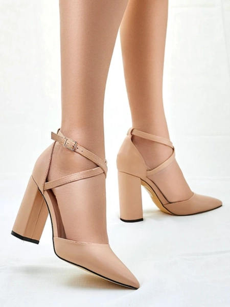 Royalfashion Women's pumps with crisscross straps Eurolias