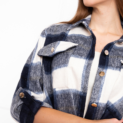 Темно-синяя женская рубашка в клеточку