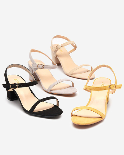 Mustad sandaalid postil, Usopi - Jalatsid