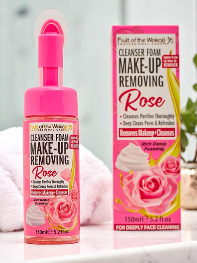 Cleansing and regenerating face foam with rose and brush