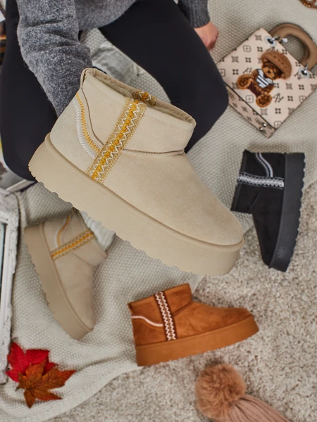 Short women's snow boots a'la Pravel