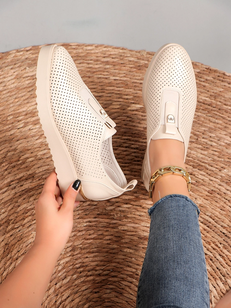 Royalfashion Slip-on naiste perforatsiooni kingad Goffies