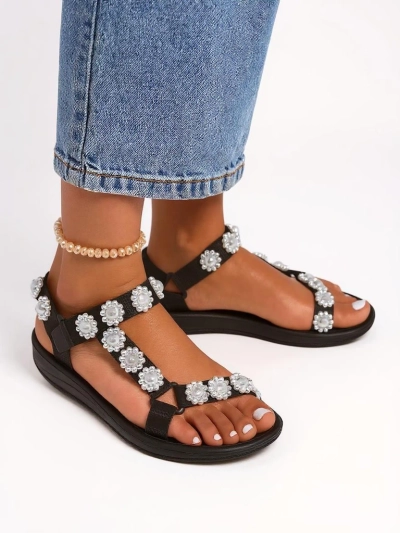 Royalfashion Perseida mustad pärlitega platvormsandaalid