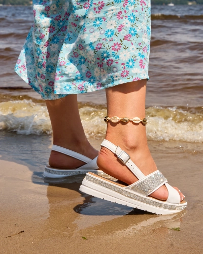 Royalfashion Valged naiste tsirkoonidega öko-nahast sandaalid Trikys