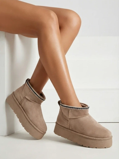 Royalfashion Naiste lühikesed saapad a'la lumesaapad Xoalla