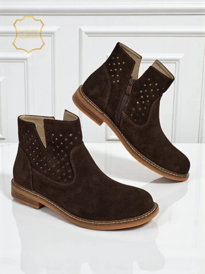 Botki Ariadne из натуральной замши темно-коричневые, плоские каблуки 3 см