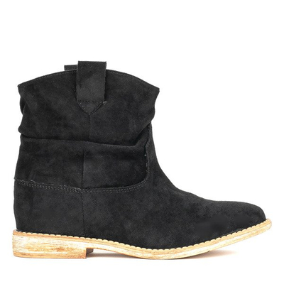 Czarne botki a'la kowbojki na krytym koturnie Daressco - Obuwie