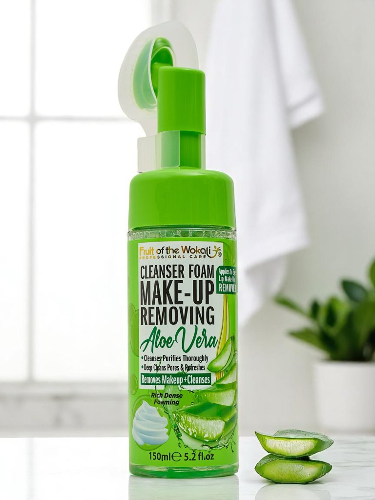 Cleansing and moisturizing facial foam with aloe and brush