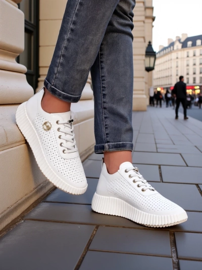 Royalfashion Naiste perforatsiooniga sportlikud sneaks Jovenes