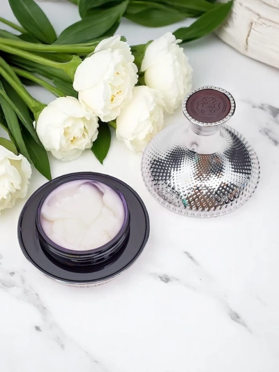 Anti-wrinkle and brightening face cream