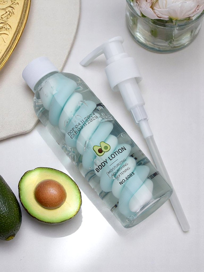 Moisturizing and smoothing body lotion with avocado