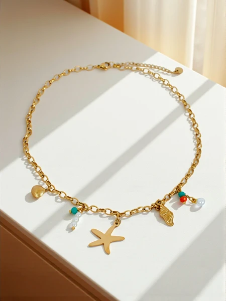 Naszyjnik Atena Charm Sea – złote amulety z motywami morskimi