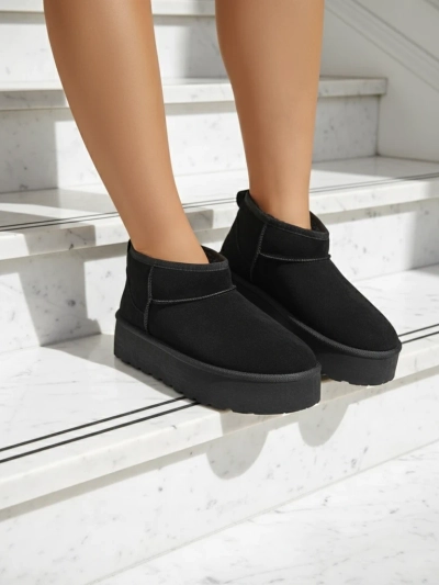 Royalfashion Women's platform a'la snow boots in black Dagodo