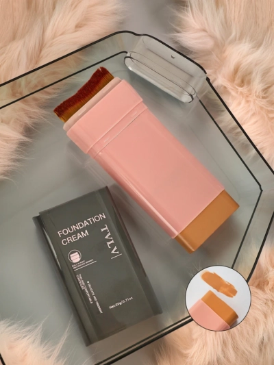 TVLV Matistav jumestuskreem pulgas koos sisseehitatud pintsliga, toon Warm Beige