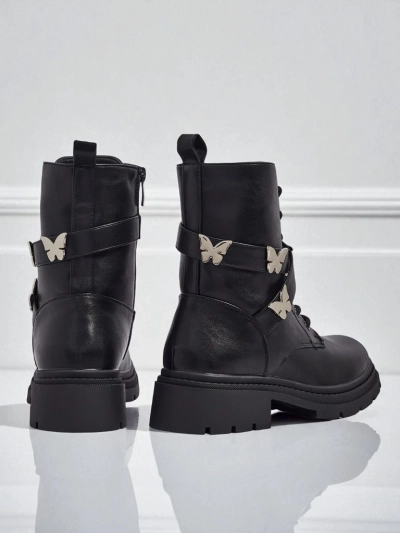 Naiste kaunistustega tööstiilis saapad Motill