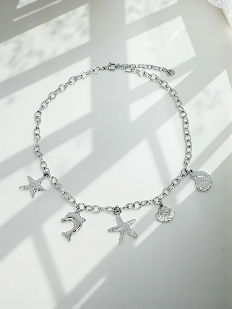 Ожерелье Atena Charm Sea – золотые амулеты с морскими мотивами