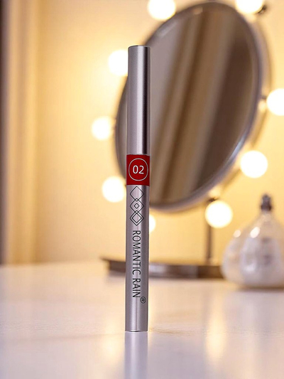 Lip pencil in the shade Cinnamon Latte