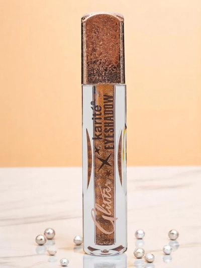 Shimmering liquid eyeshadow in the color Fall