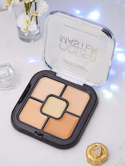 Mattifying and waterproof contouring palette with 5 nude concealers in shade 01