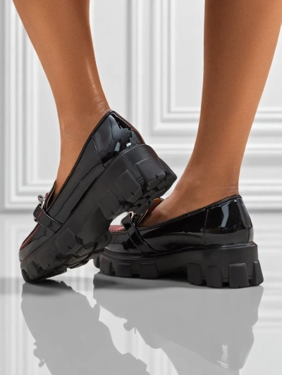 Naiste lakitud ökonahast keti ja kevadega Hera Nero loaferid