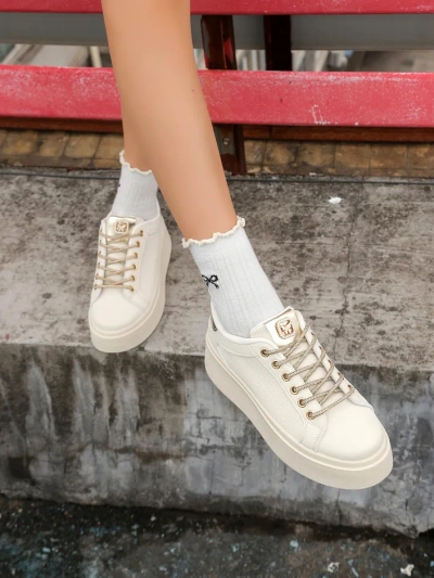 Royalfashion Naiste spordijalatsid dekoratiivsete paeltega Eone