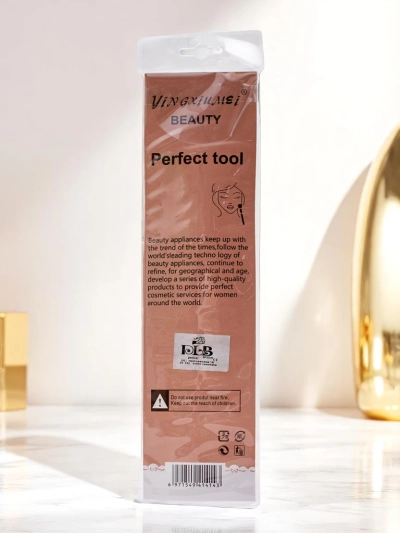 Makeup brush for applying powder