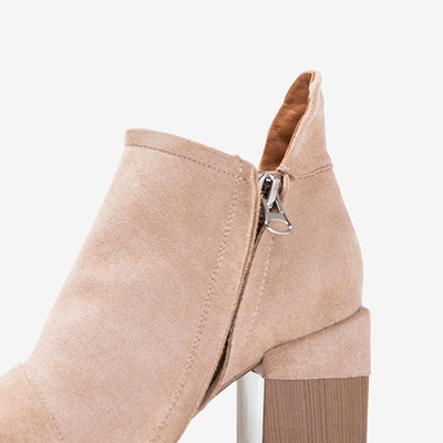 Beige women's boots on a post with cutouts Cintura - Footwear
