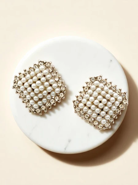 Royalfashion Naiste klõpskinnitusega kõrvarõngad tsirkoonidega