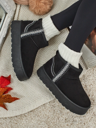 Short women's snow boots a'la Pravel